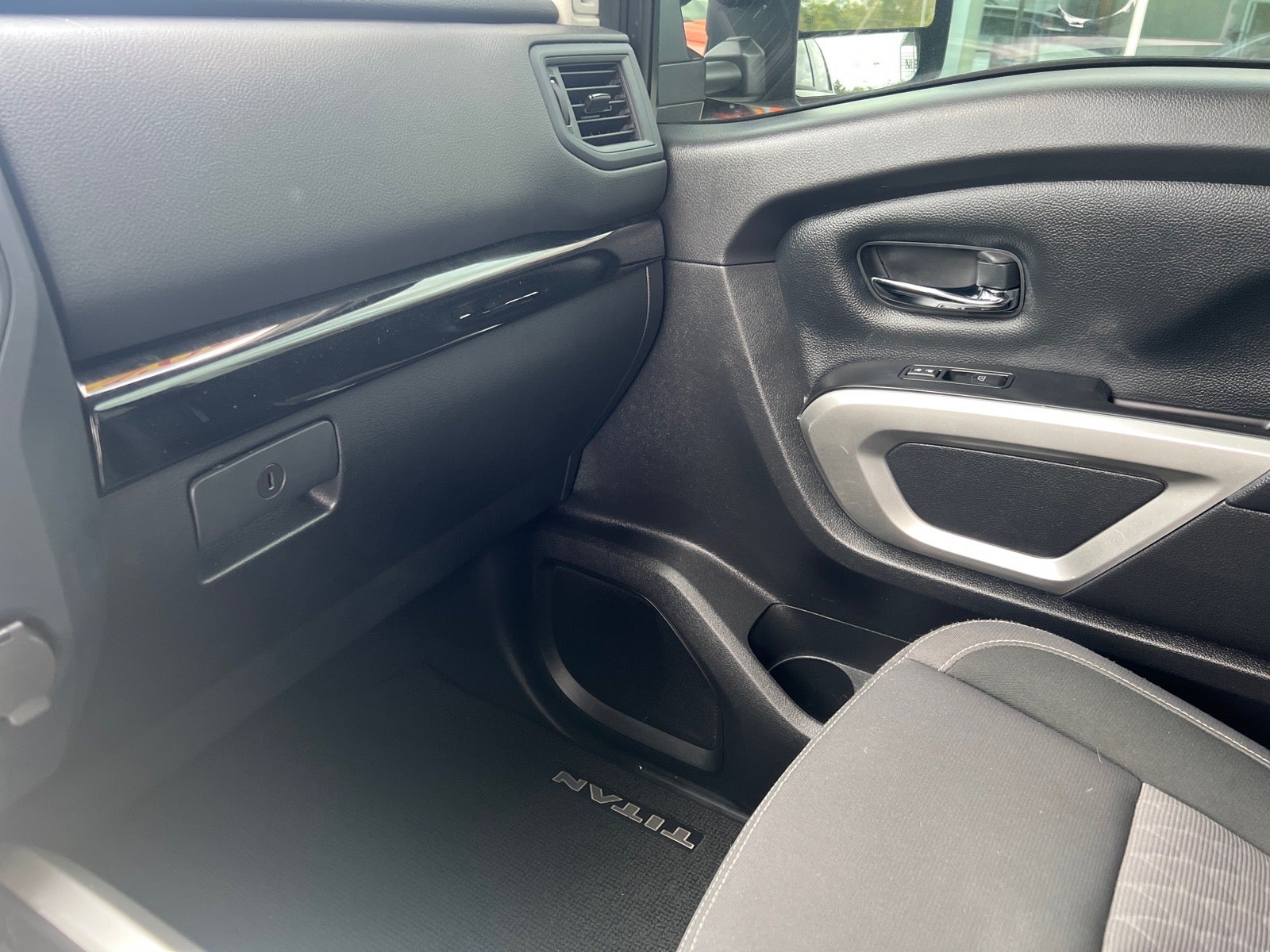 2024 Nissan Titan XD SV