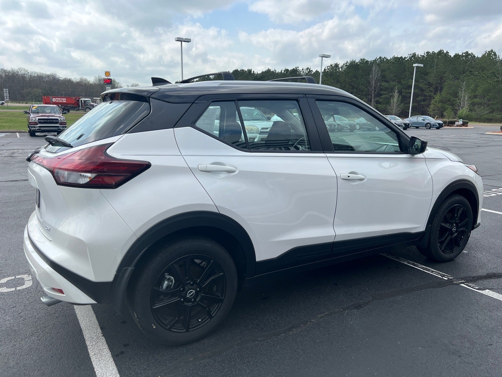 2024 Nissan Kicks SV