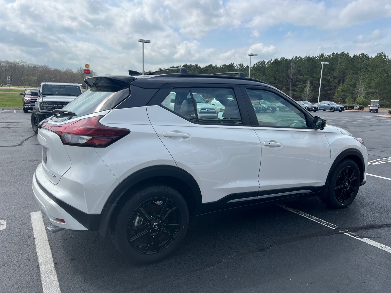 2024 Nissan Kicks SR