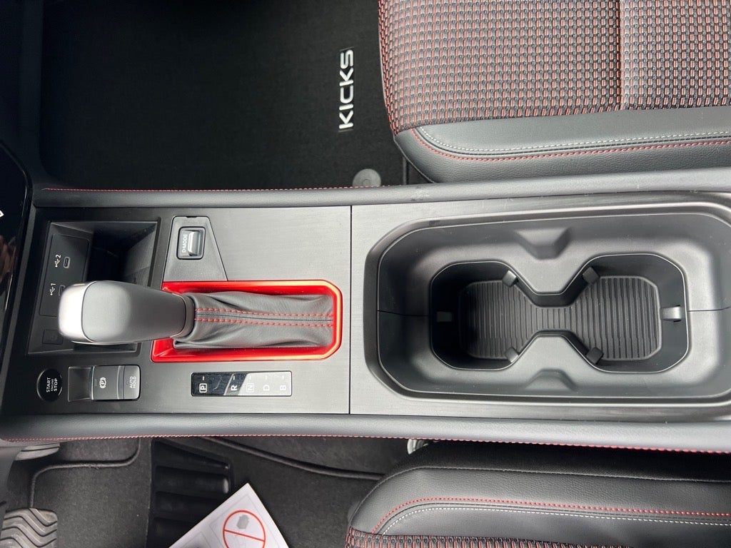 2025 Nissan Kicks SR