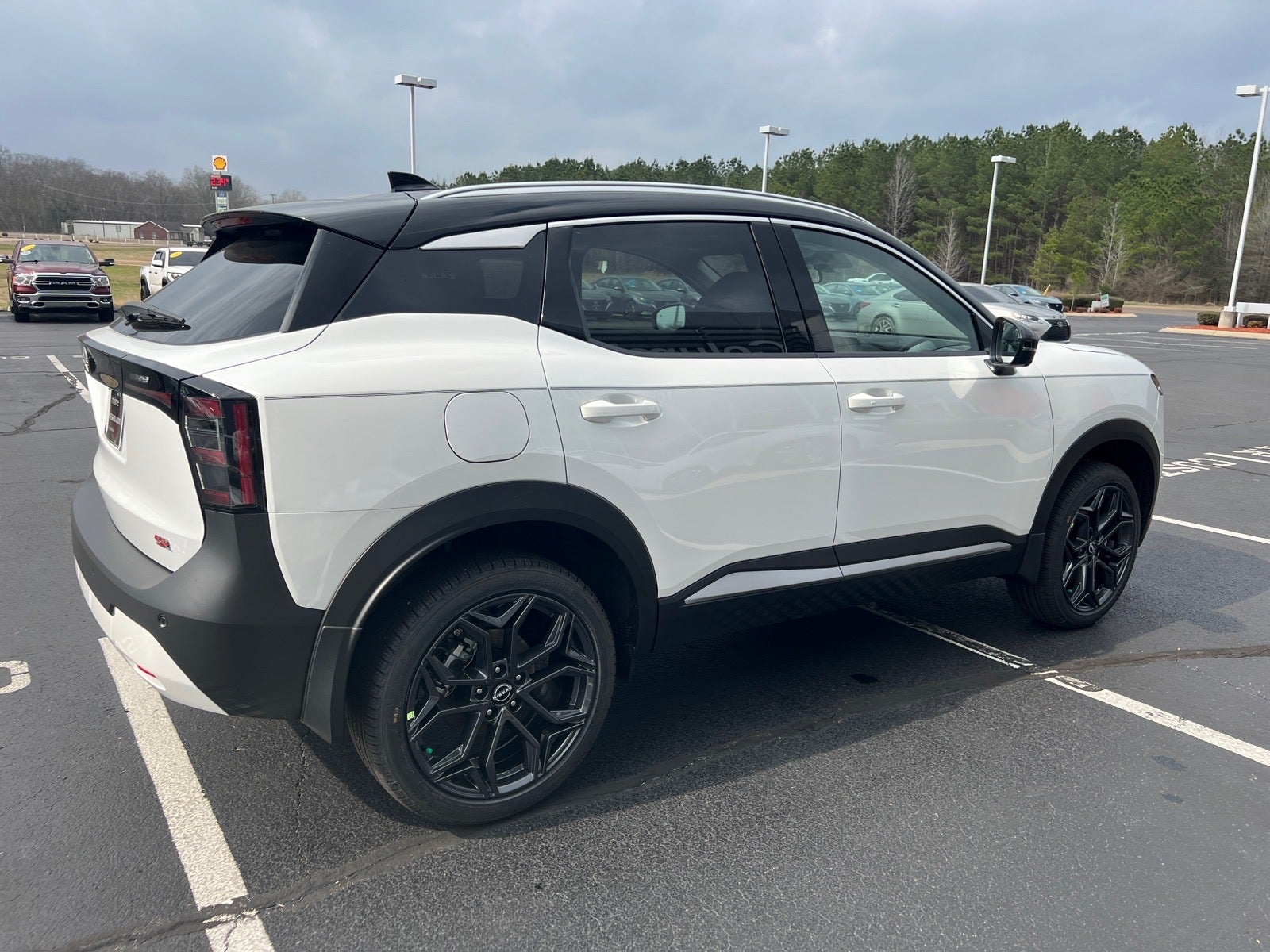 2026 Nissan Kicks SR