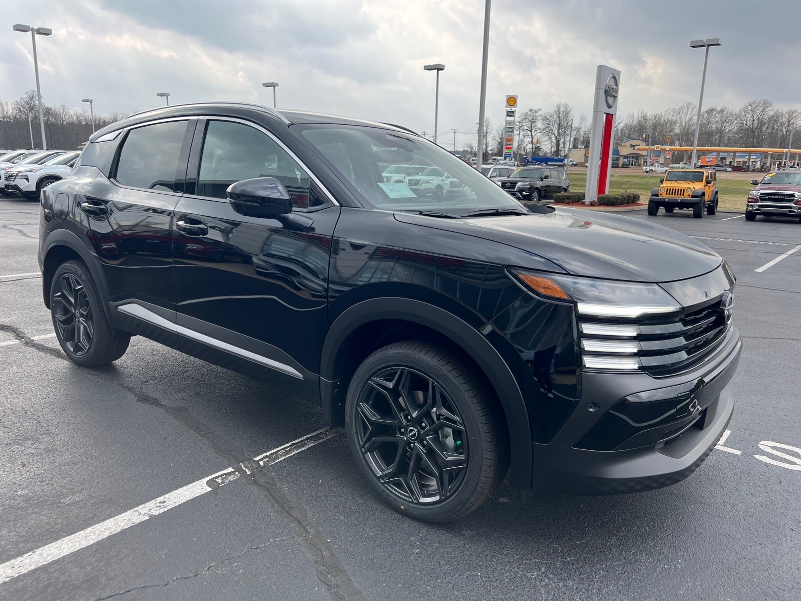 2026 Nissan Kicks SR