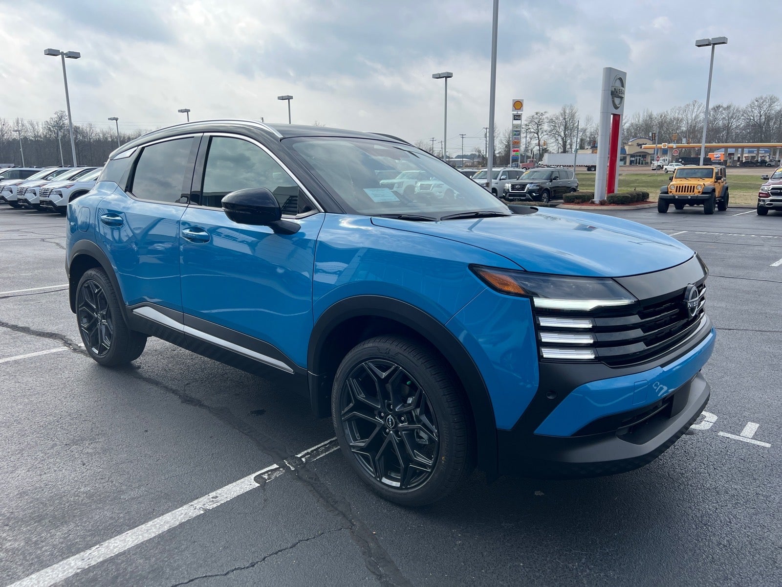 2026 Nissan Kicks SR