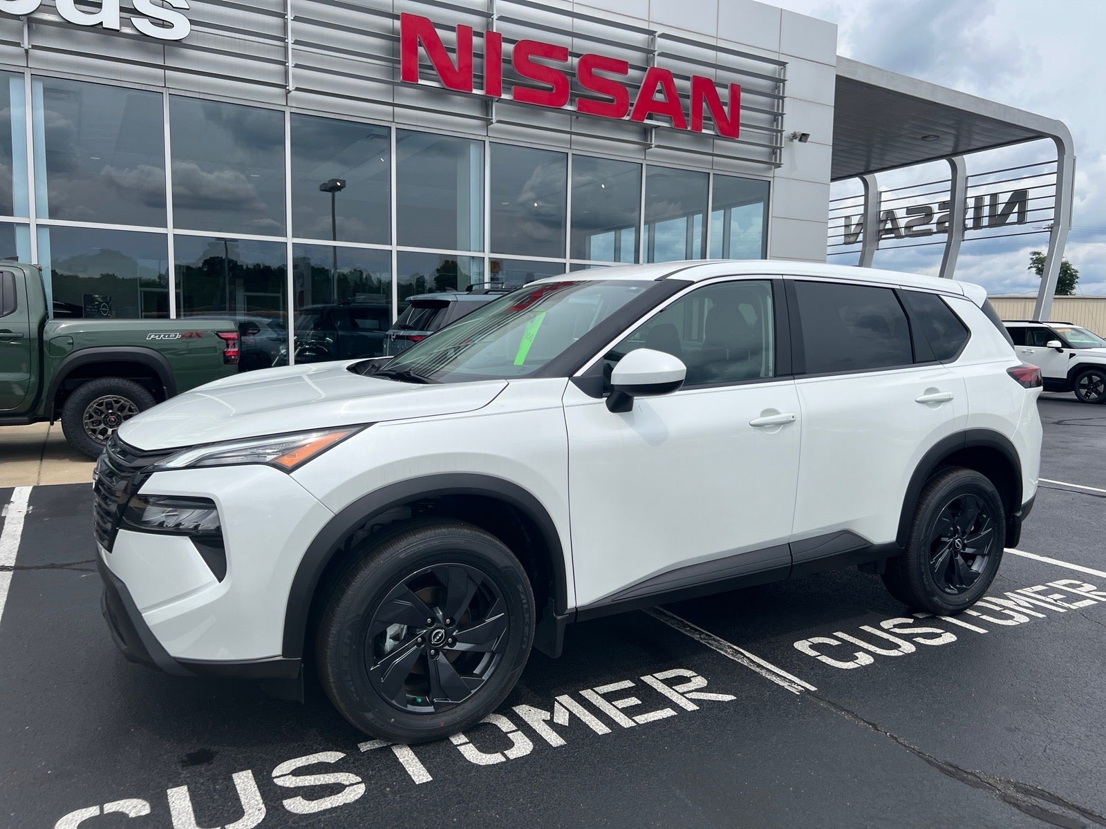 2026 Nissan Rogue SV