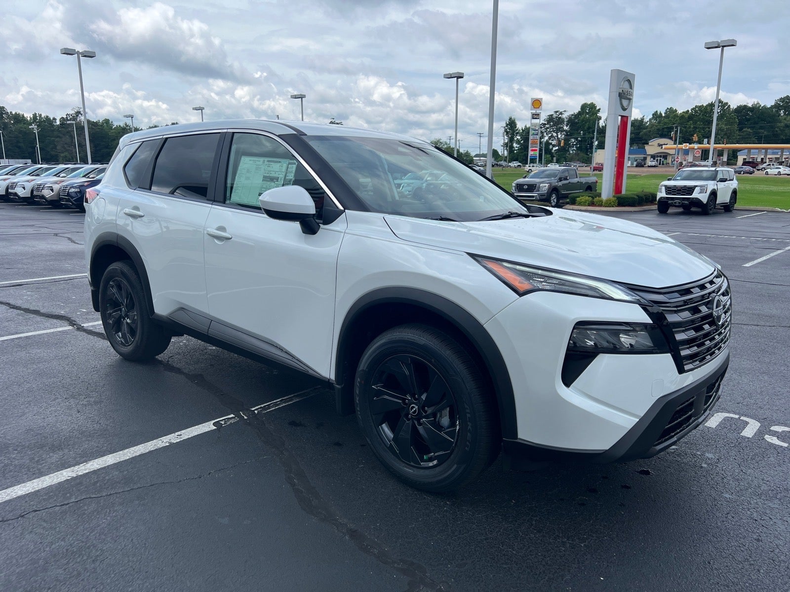 2026 Nissan Rogue SV