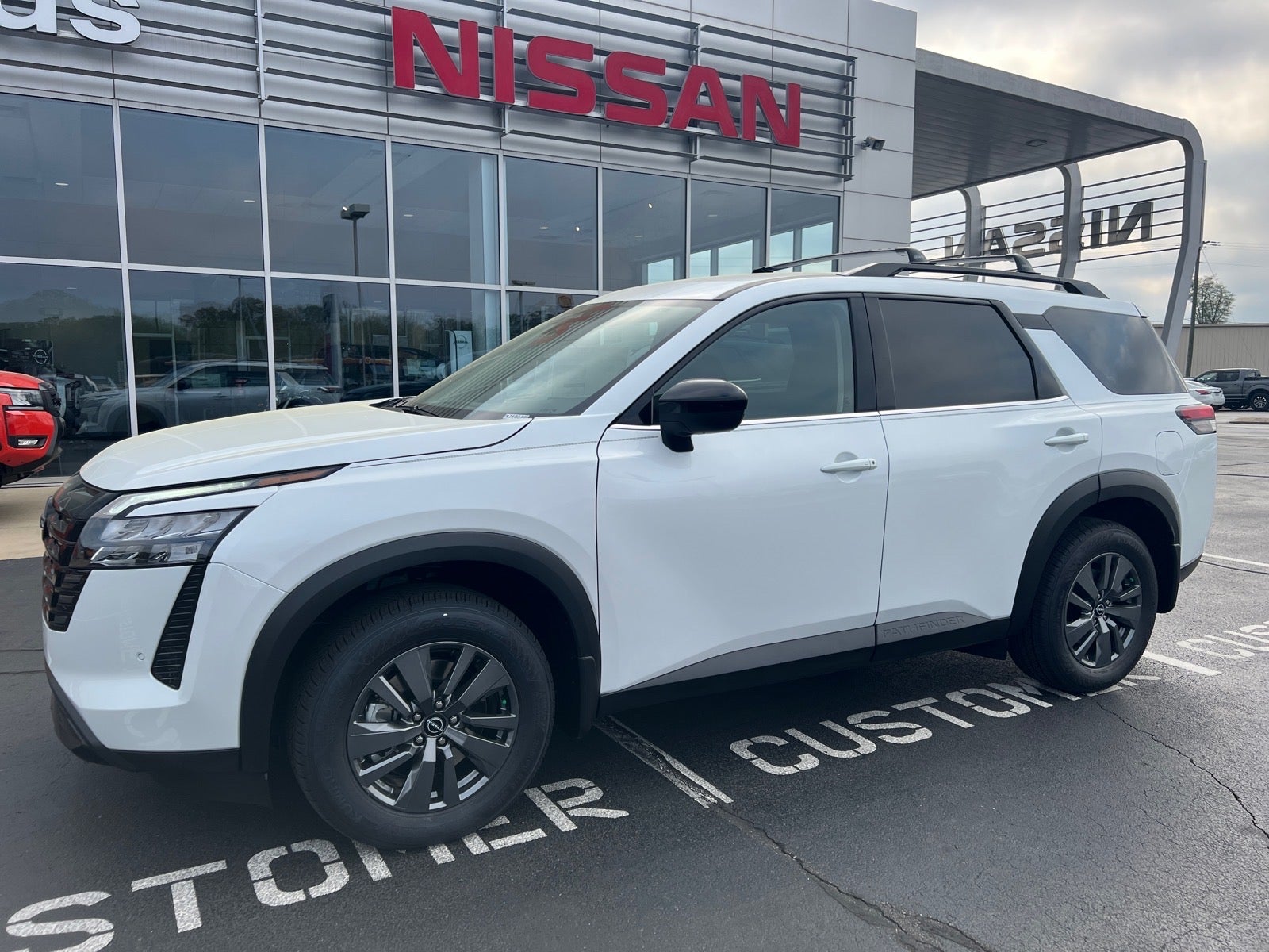 2026 Nissan Pathfinder SV