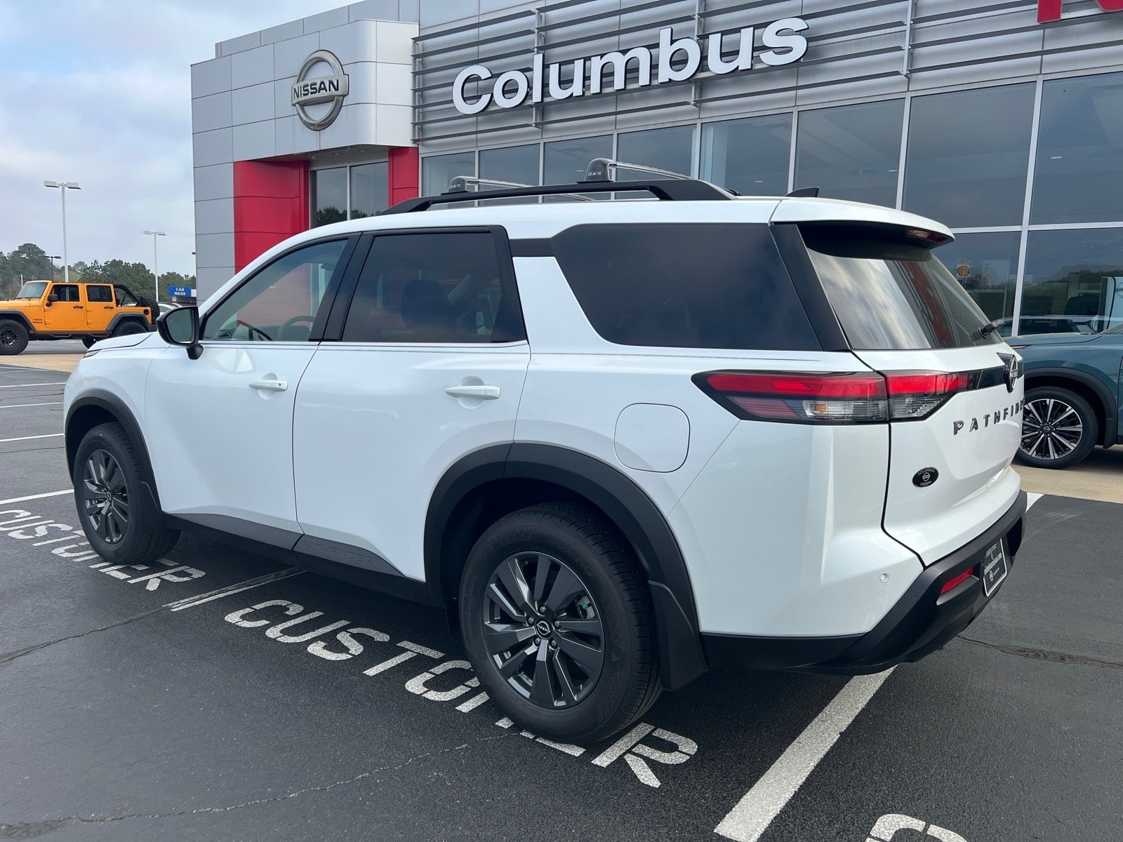 2026 Nissan Pathfinder SV