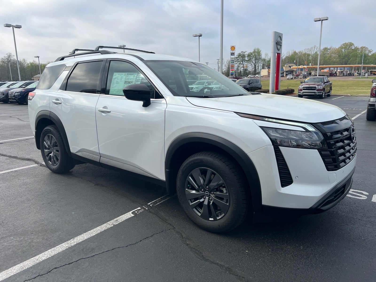 2026 Nissan Pathfinder SV