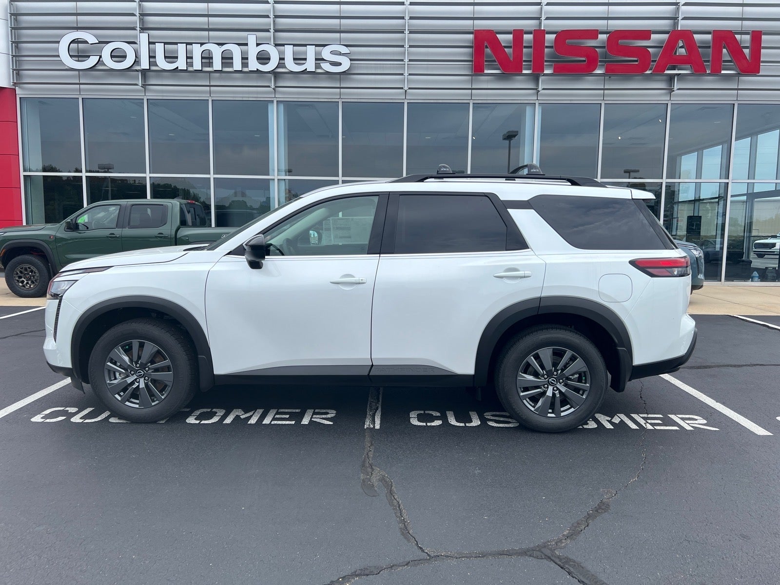 2026 Nissan Pathfinder SV 2WD's photo