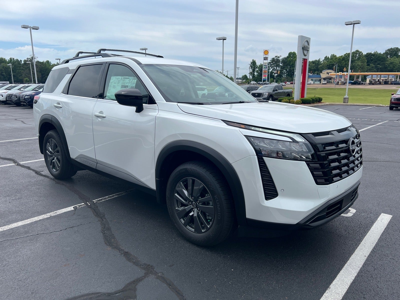 2026 Nissan Pathfinder SV