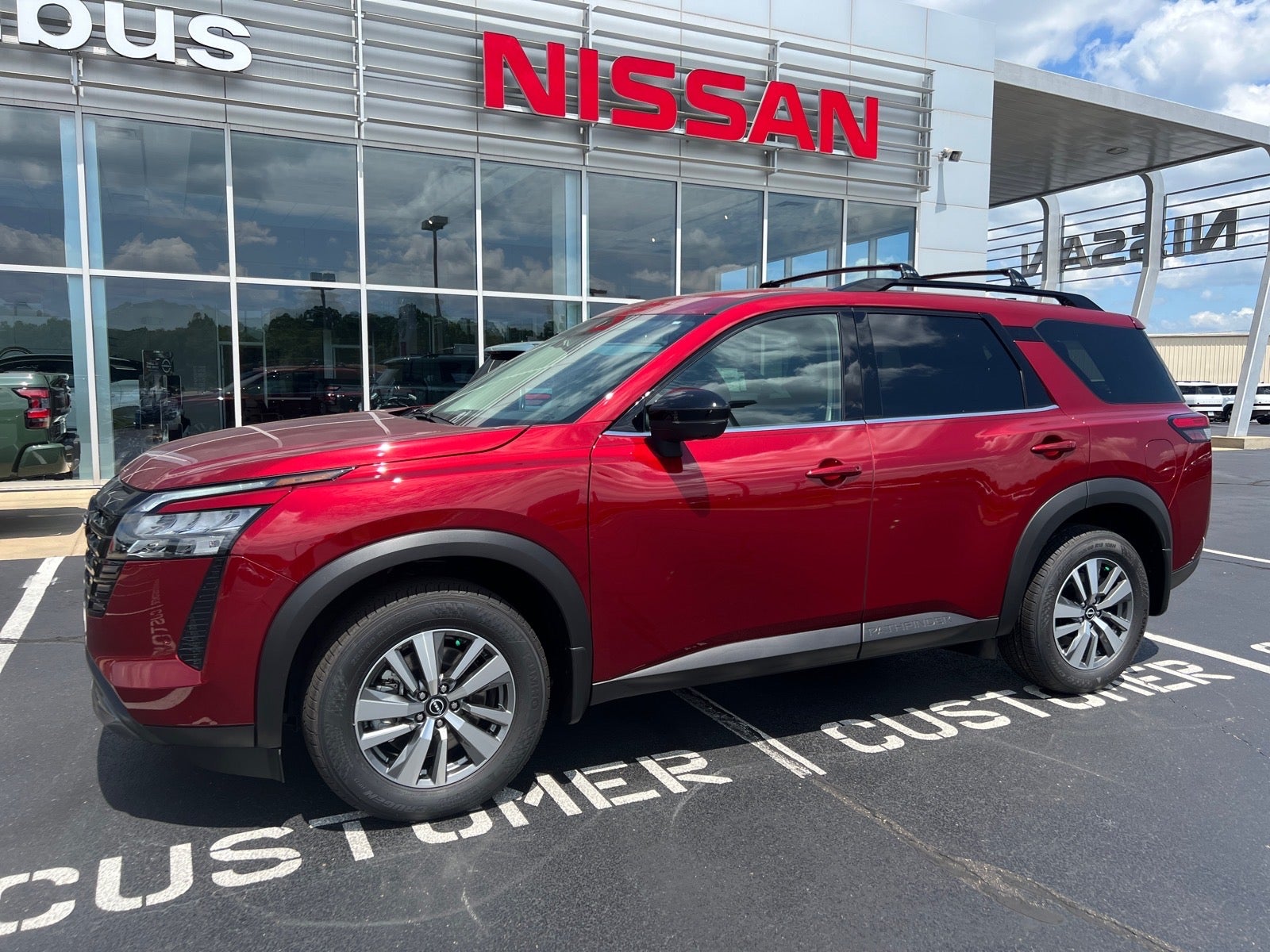 2026 Nissan Pathfinder SL