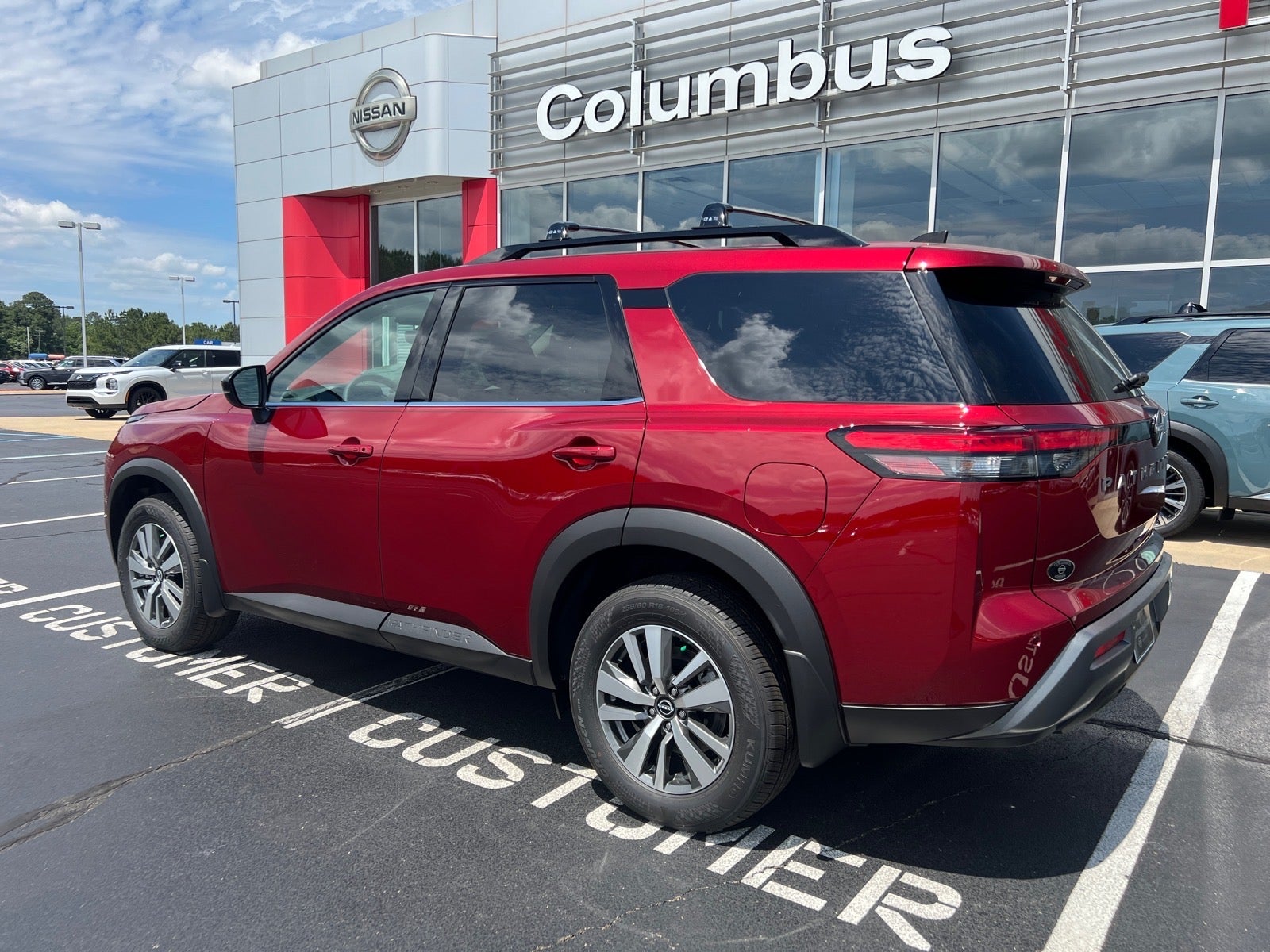 2026 Nissan Pathfinder SL