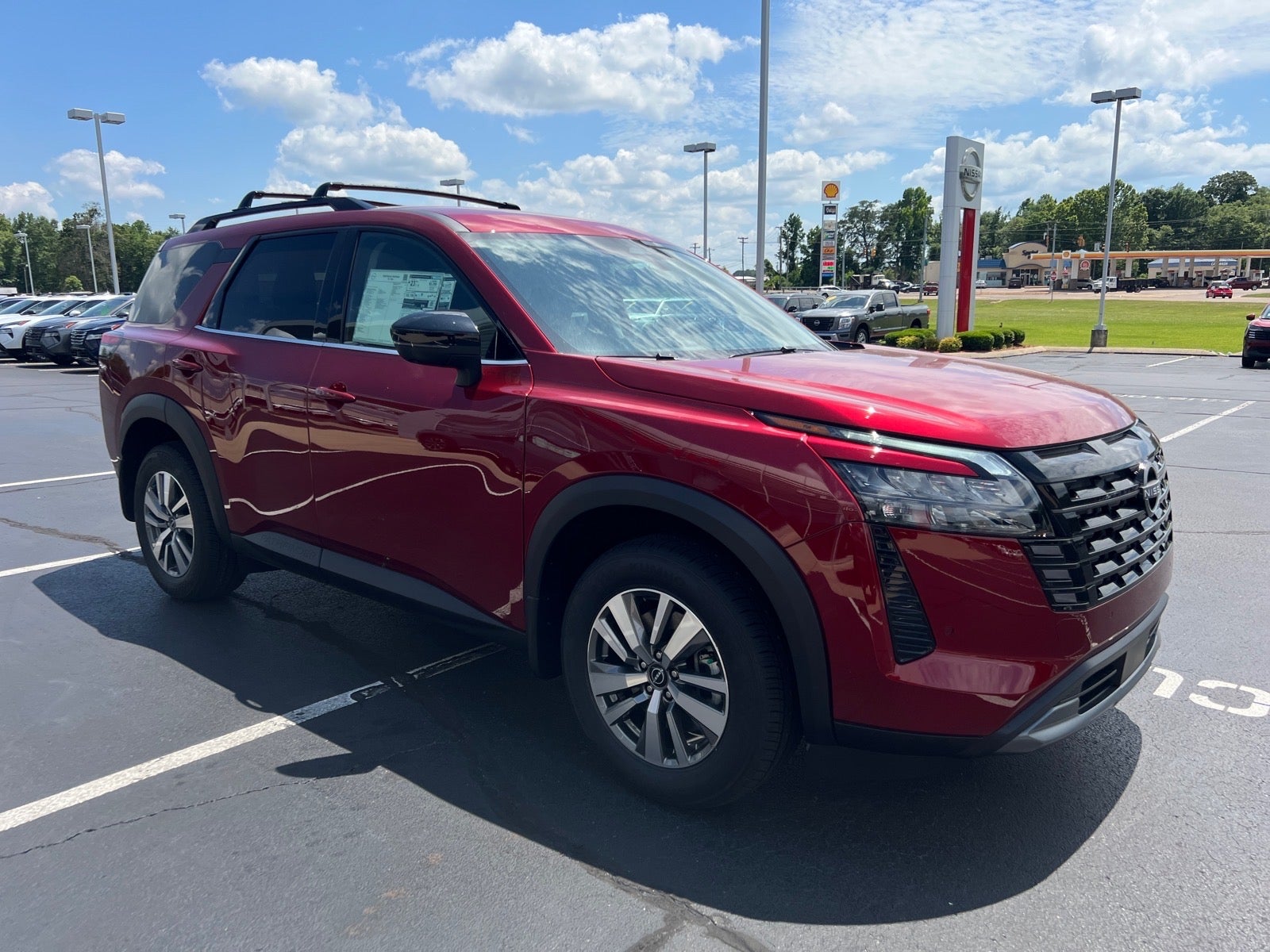 2026 Nissan Pathfinder SL