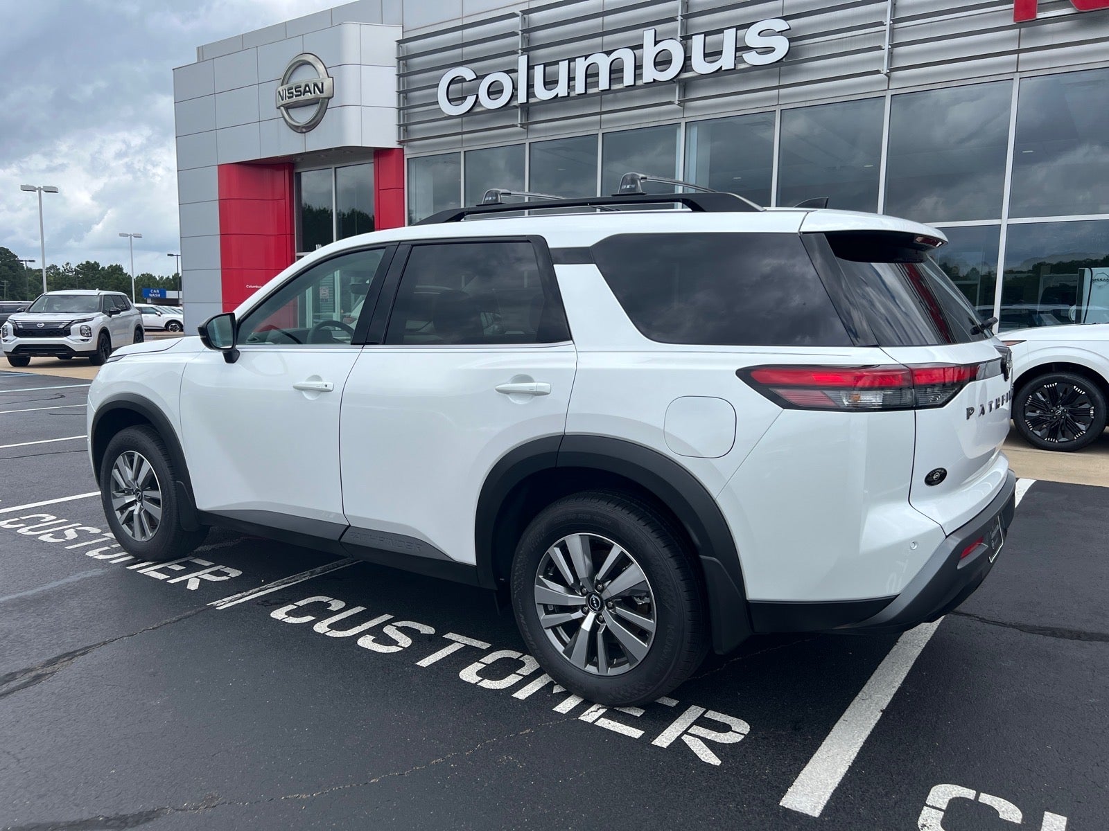 2026 Nissan Pathfinder SL