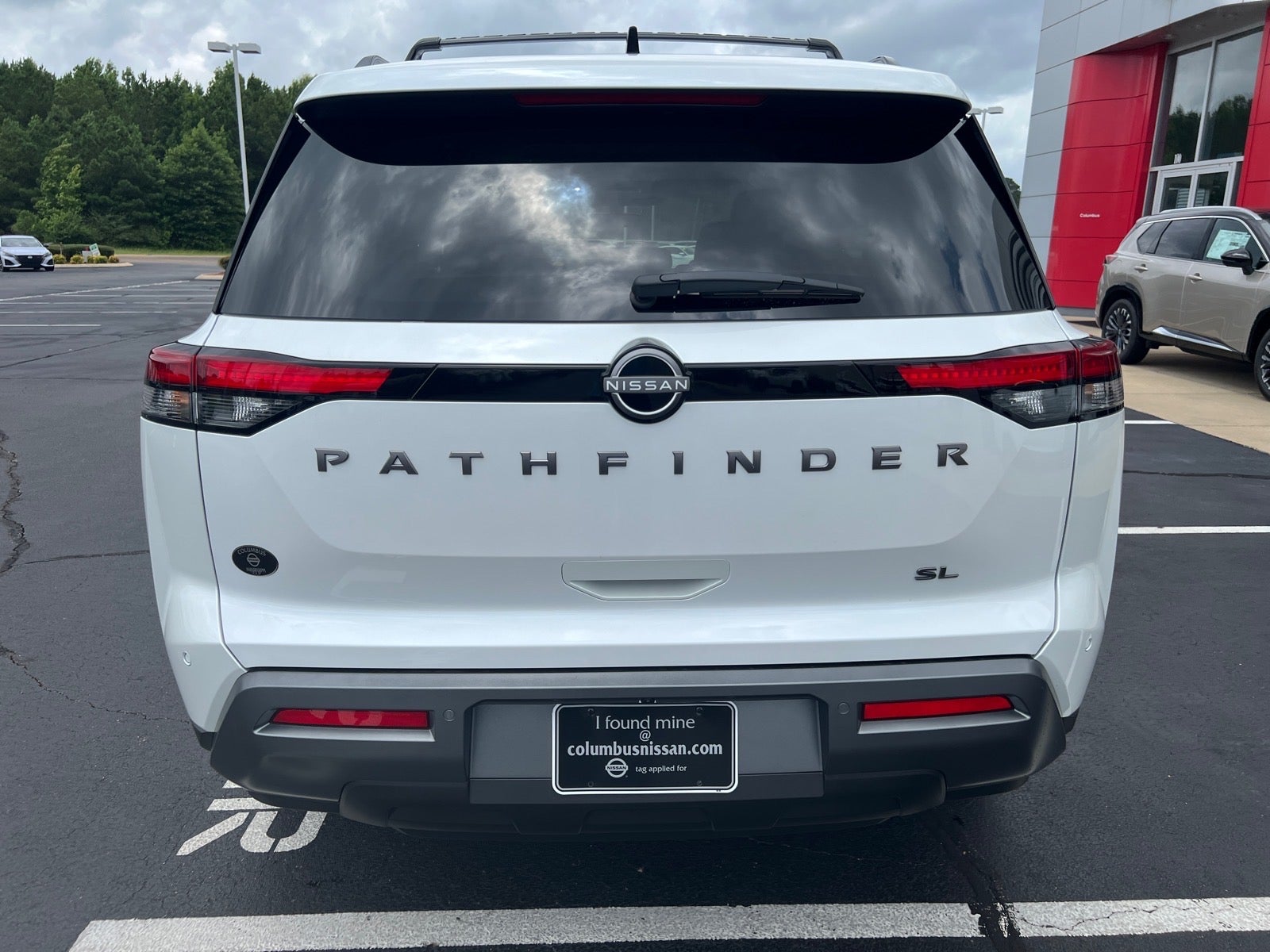 2026 Nissan Pathfinder SL