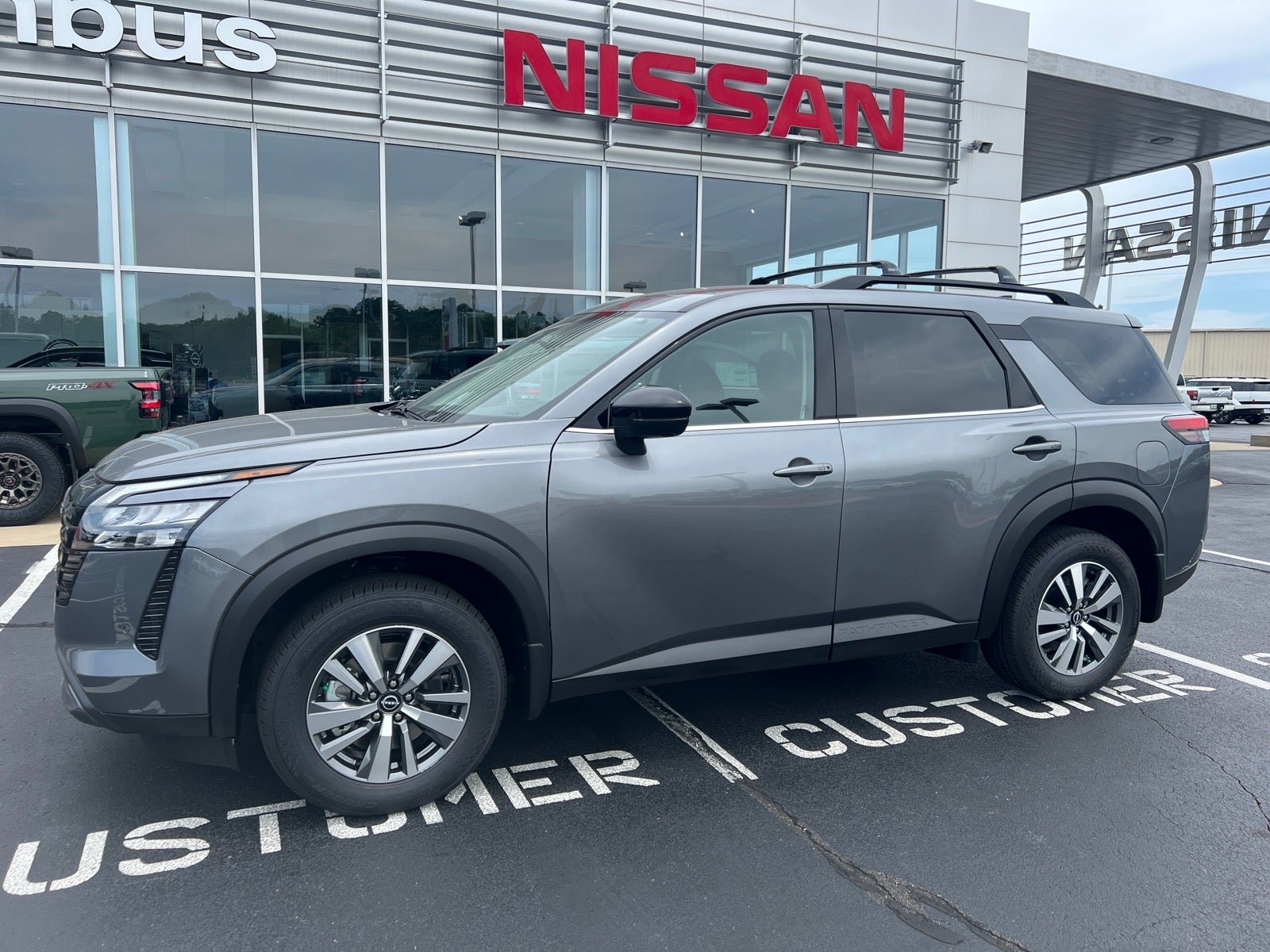 2026 Nissan Pathfinder SL