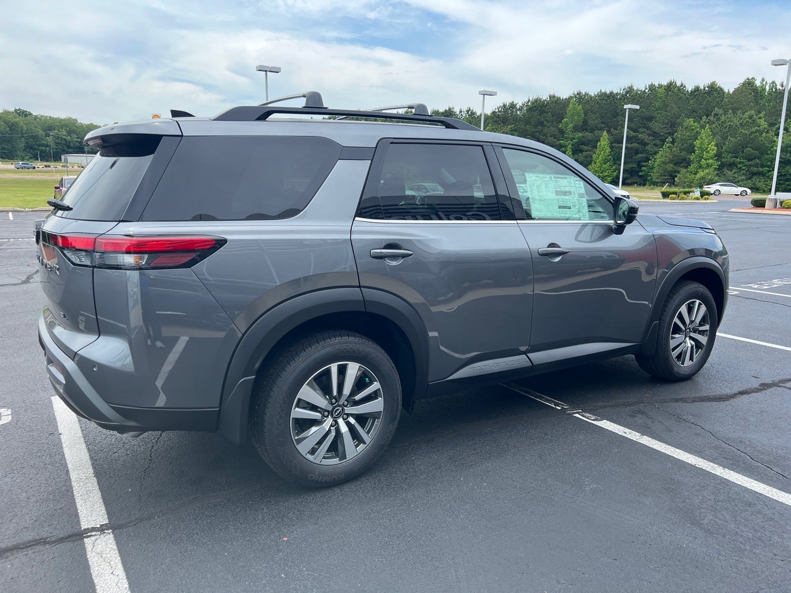 2026 Nissan Pathfinder SL