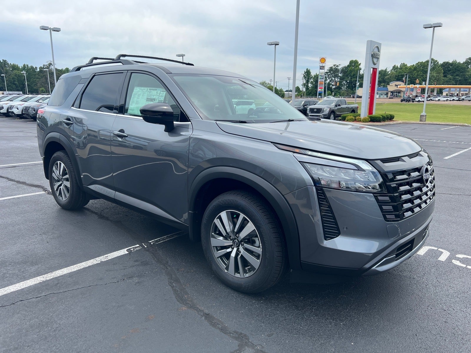 2026 Nissan Pathfinder SL
