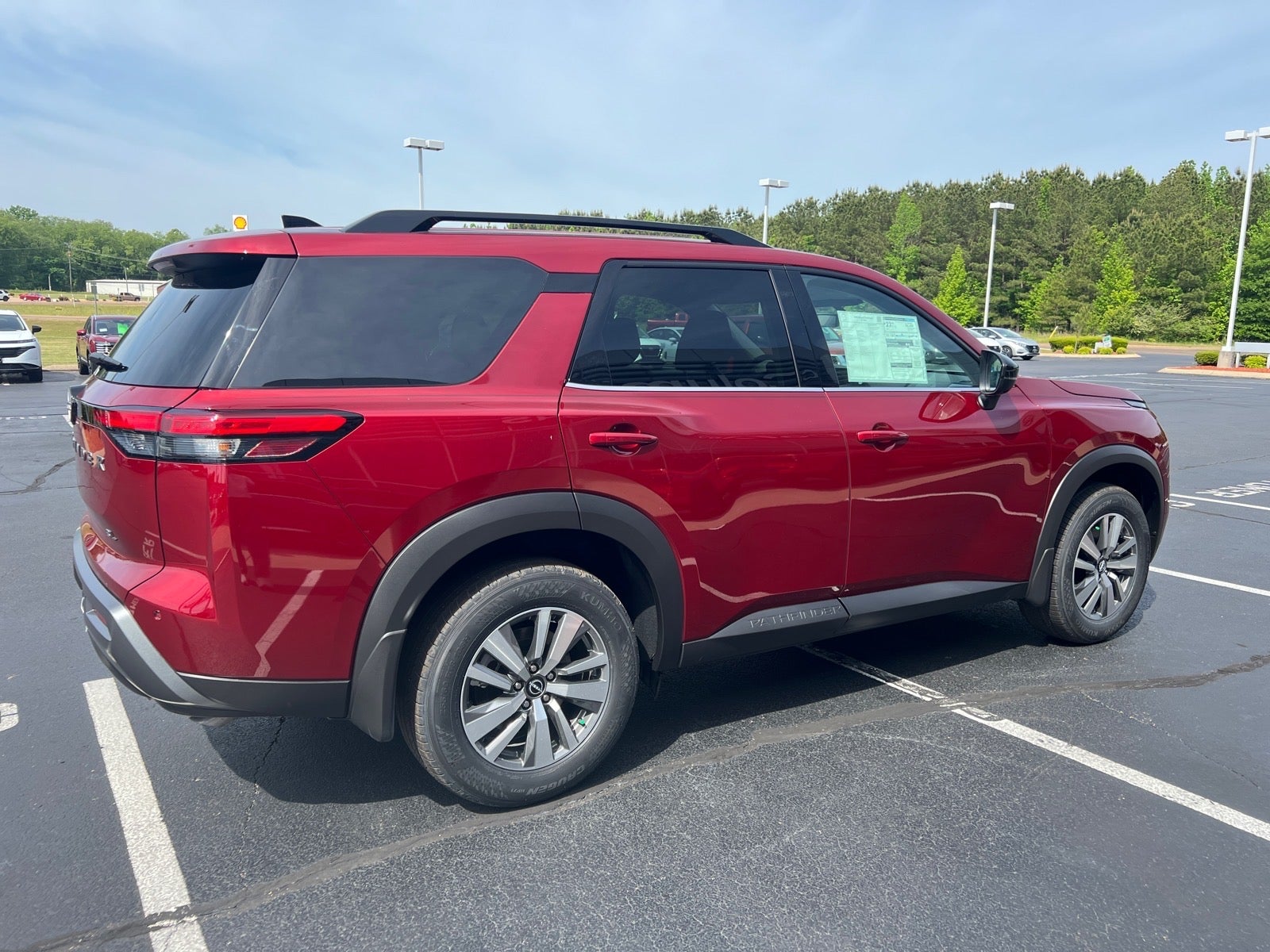 2026 Nissan Pathfinder SL