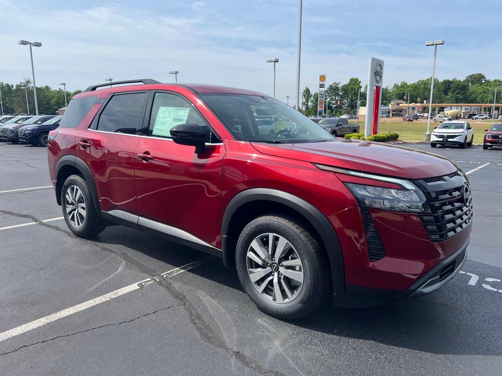 2026 Nissan Pathfinder SL