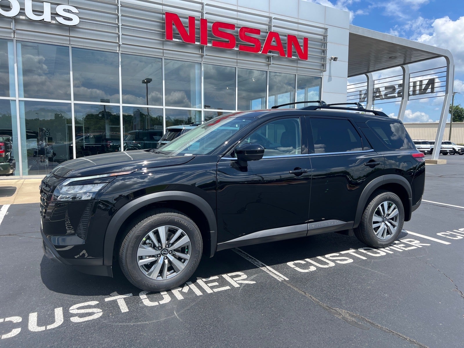 2026 Nissan Pathfinder SL