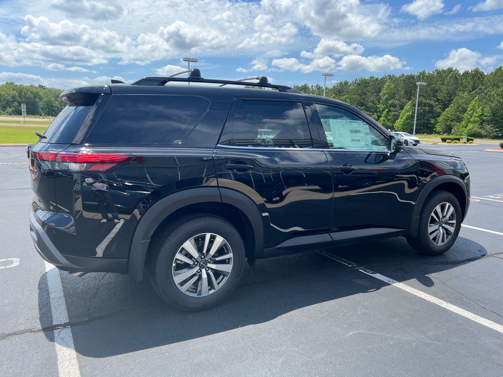 2026 Nissan Pathfinder SL