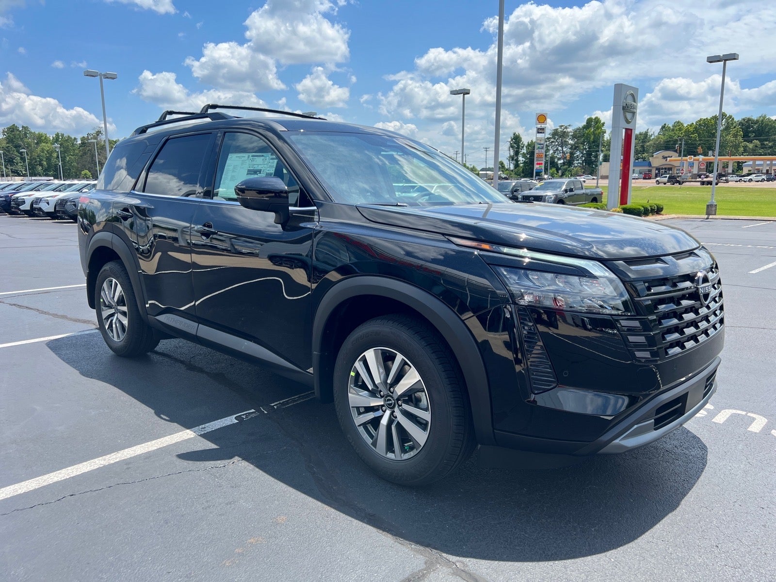 2026 Nissan Pathfinder SL