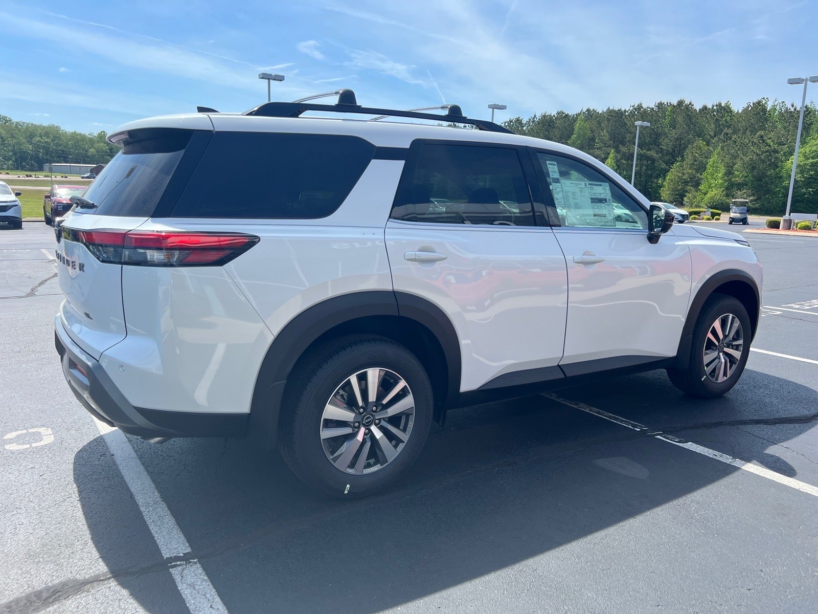 2026 Nissan Pathfinder SL