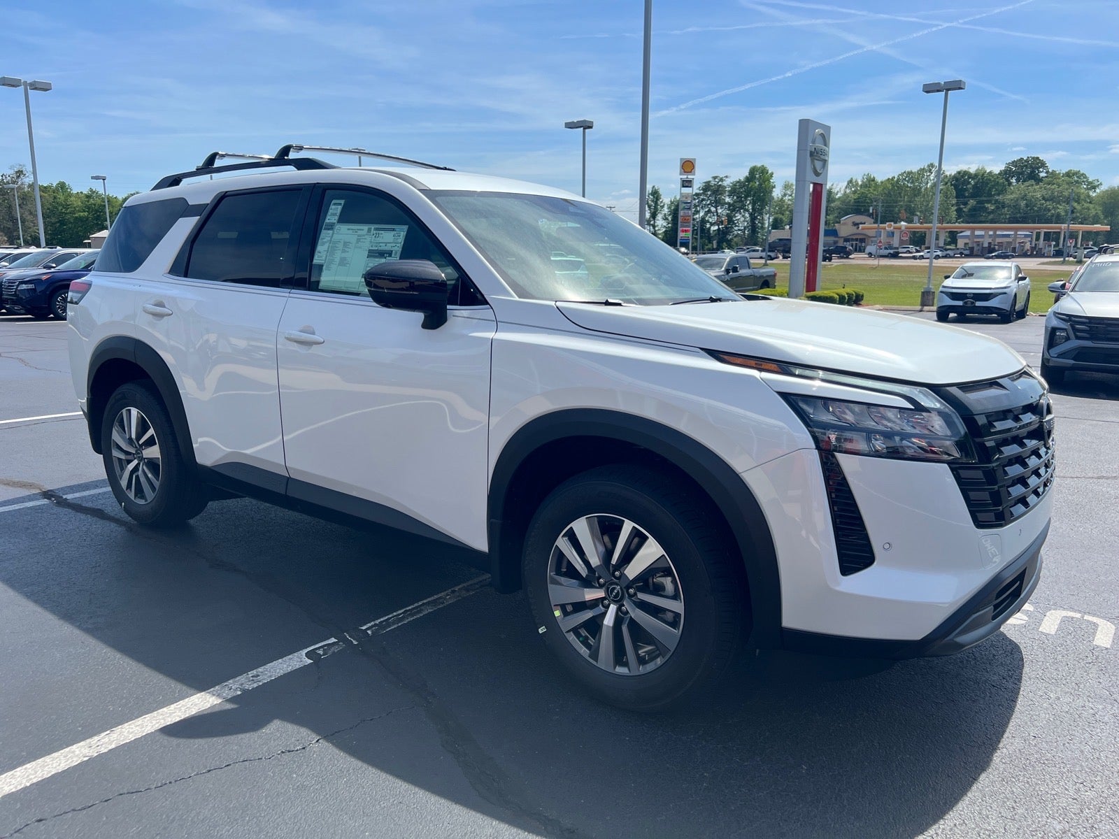 2026 Nissan Pathfinder SL