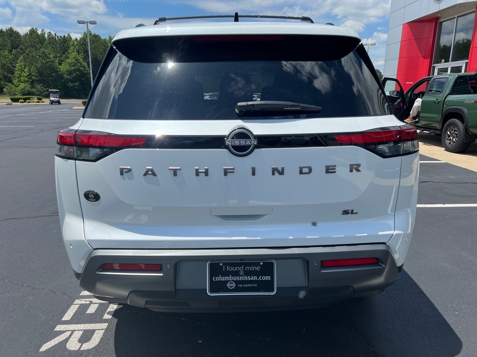 2026 Nissan Pathfinder SL