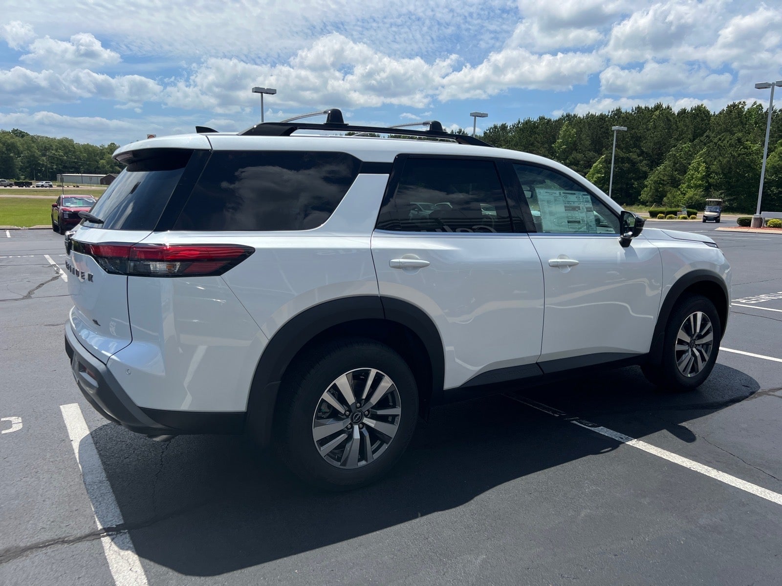 2026 Nissan Pathfinder SL