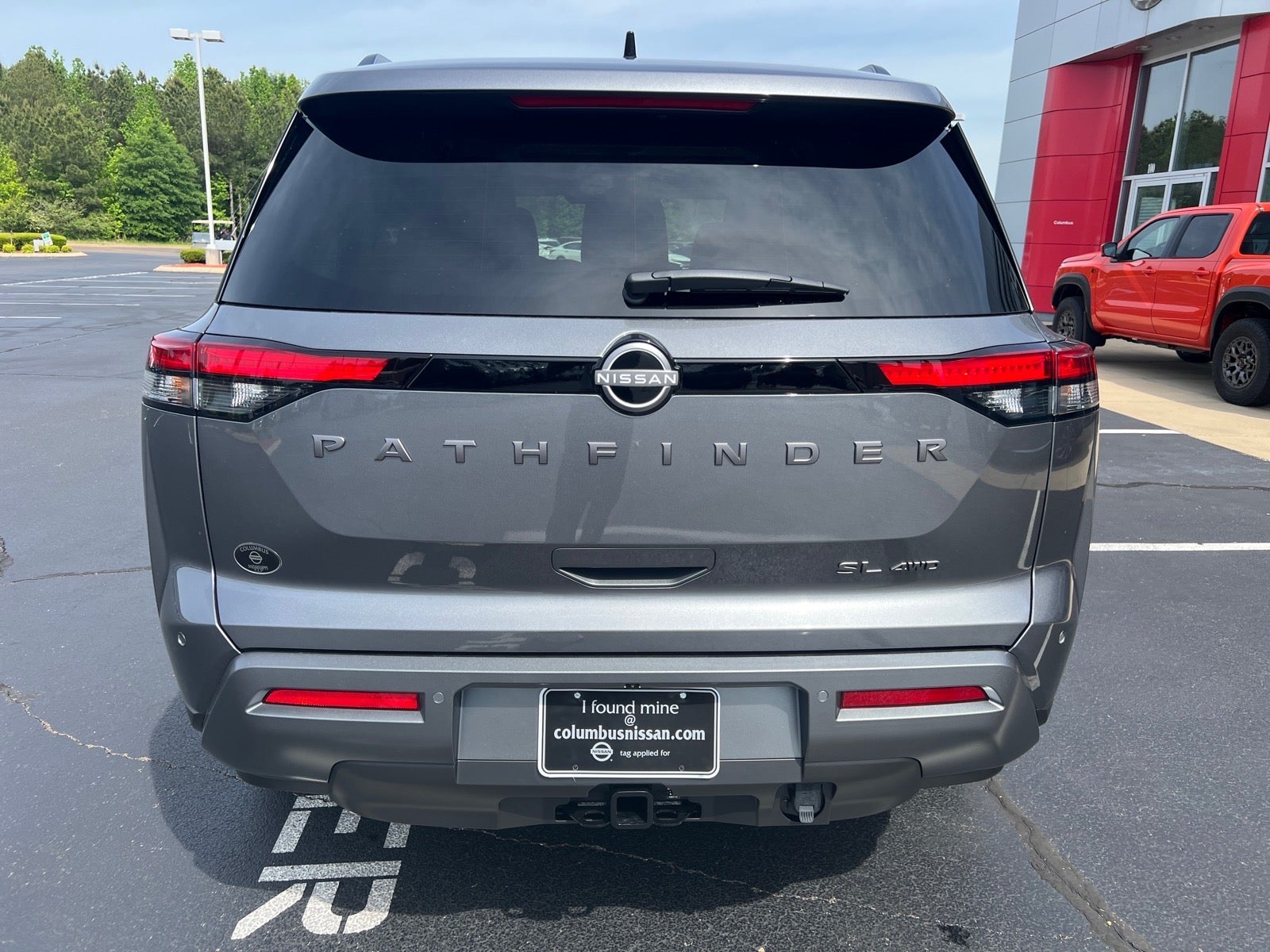 2026 Nissan Pathfinder SL