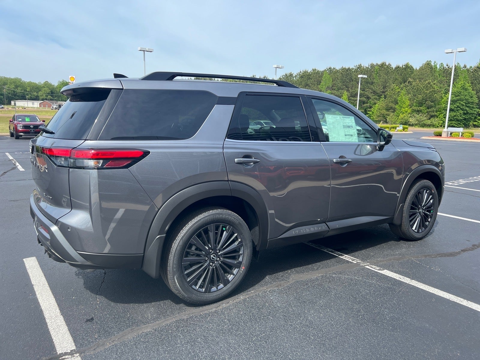 2026 Nissan Pathfinder SL