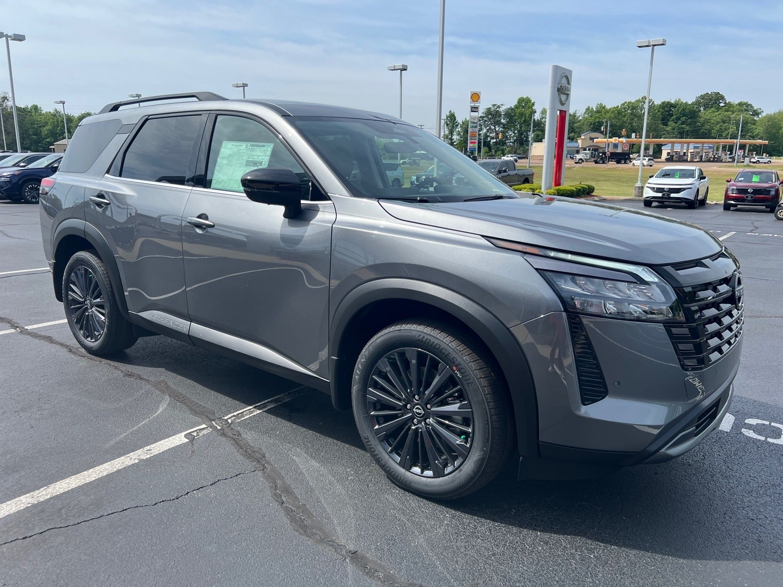 2026 Nissan Pathfinder SL