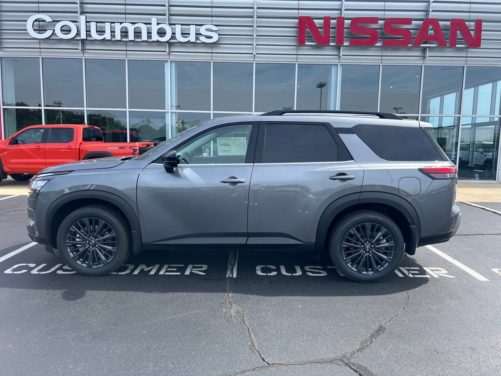 2026 Nissan Pathfinder SL