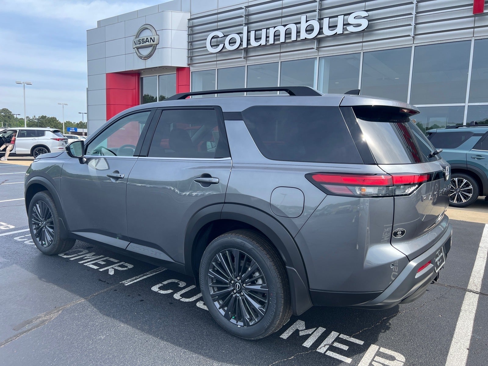 2026 Nissan Pathfinder SL