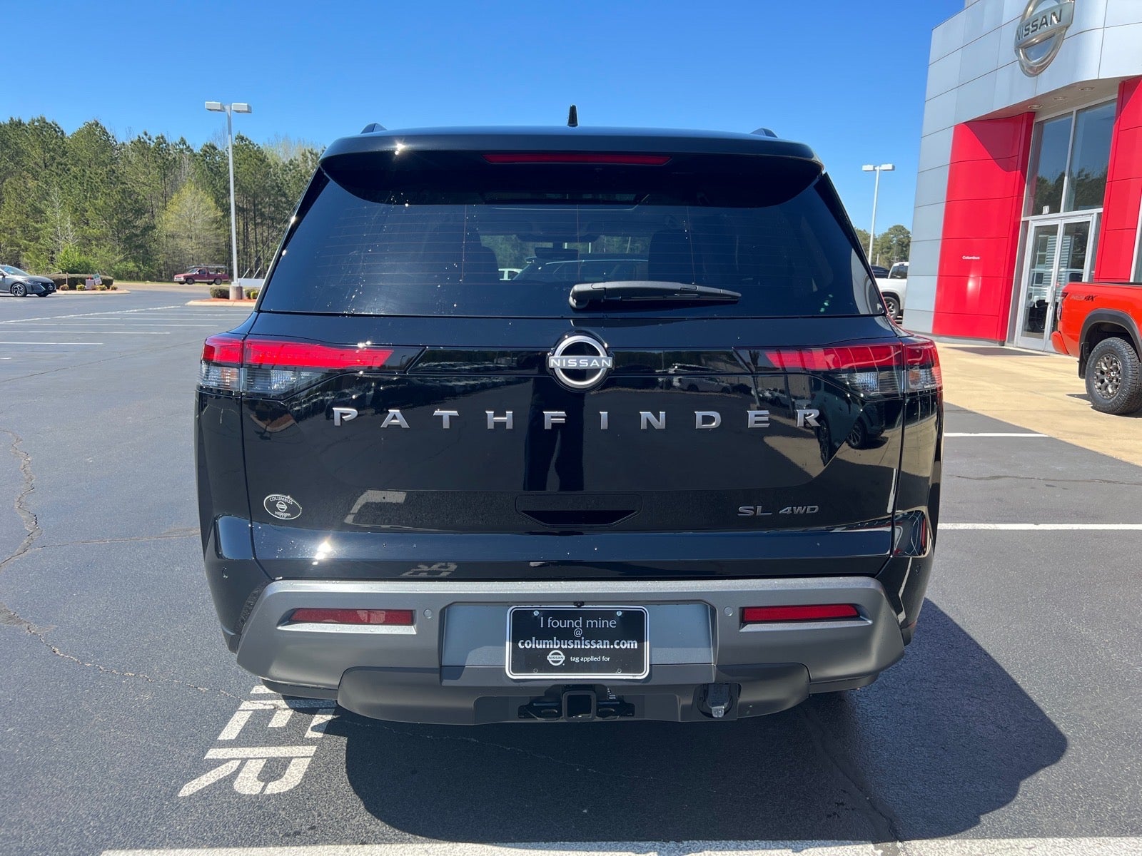 2026 Nissan Pathfinder SL