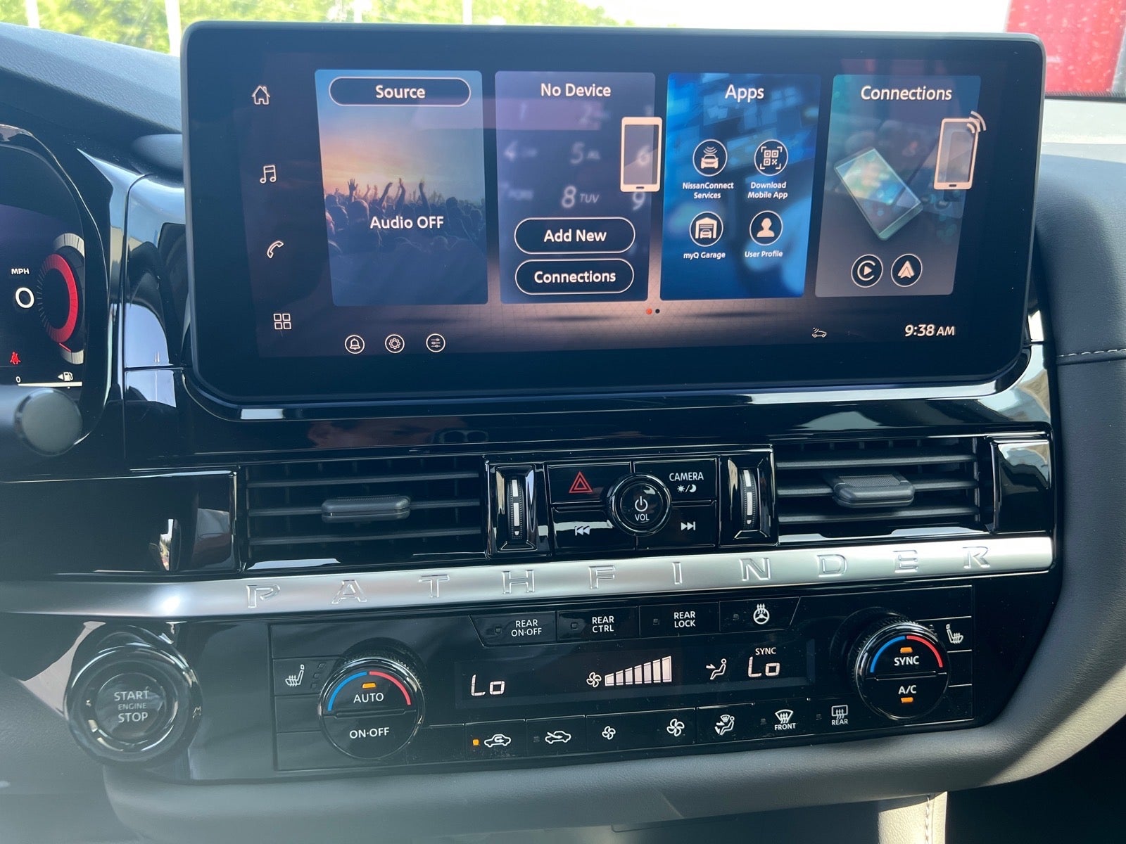 2026 Nissan Pathfinder SL