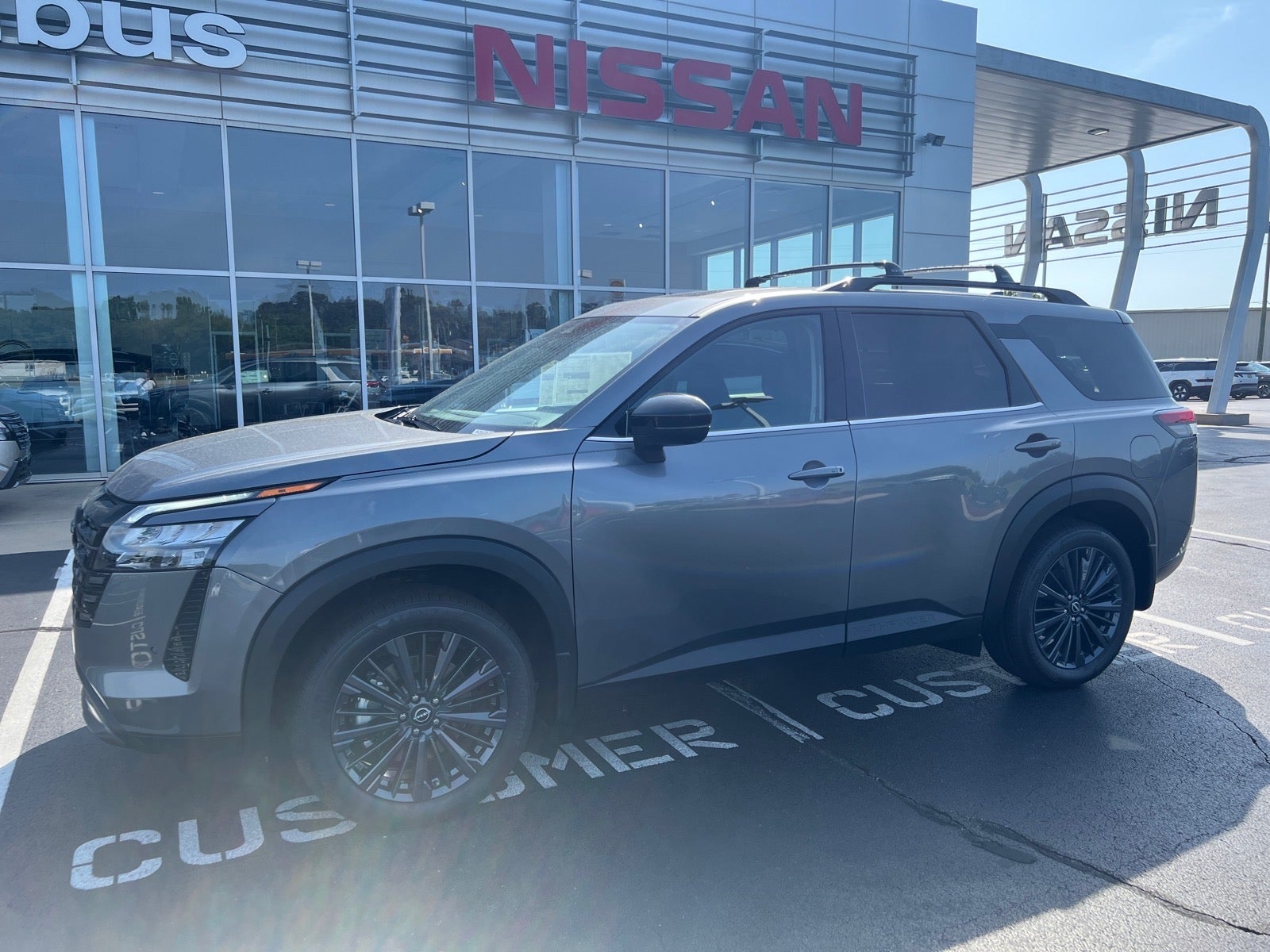 2026 Nissan Pathfinder SL