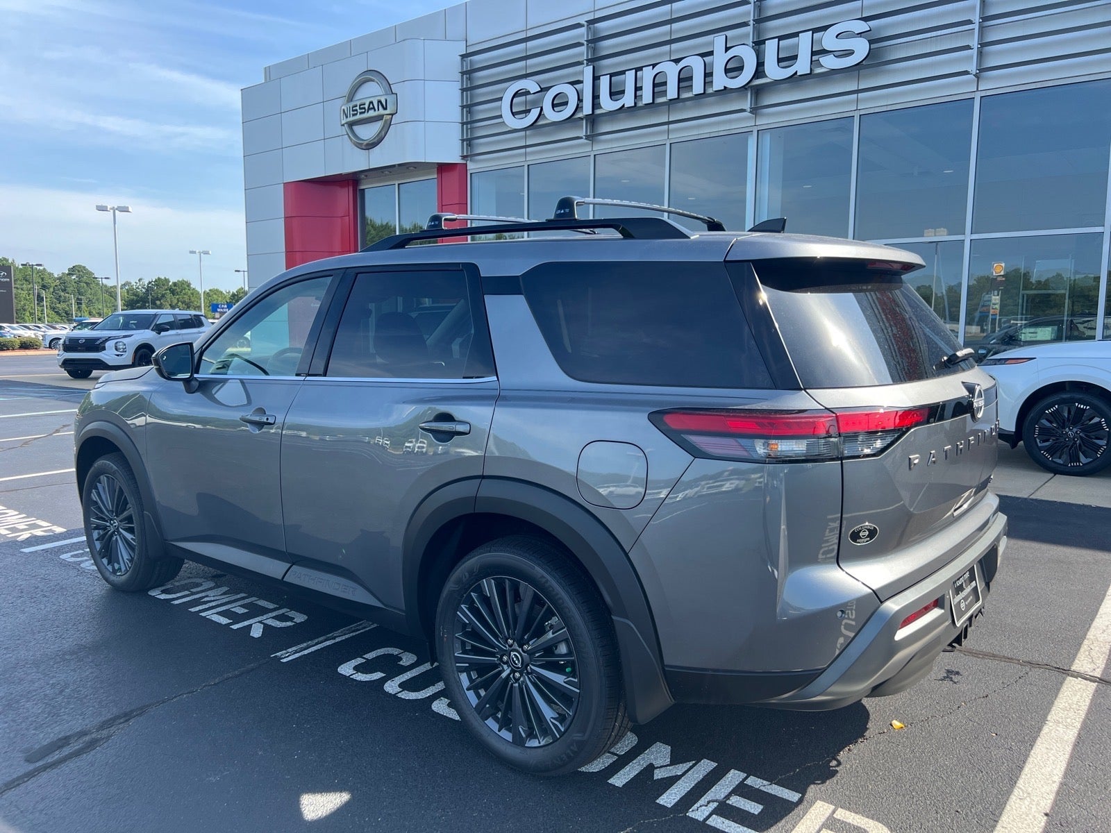 2026 Nissan Pathfinder SL