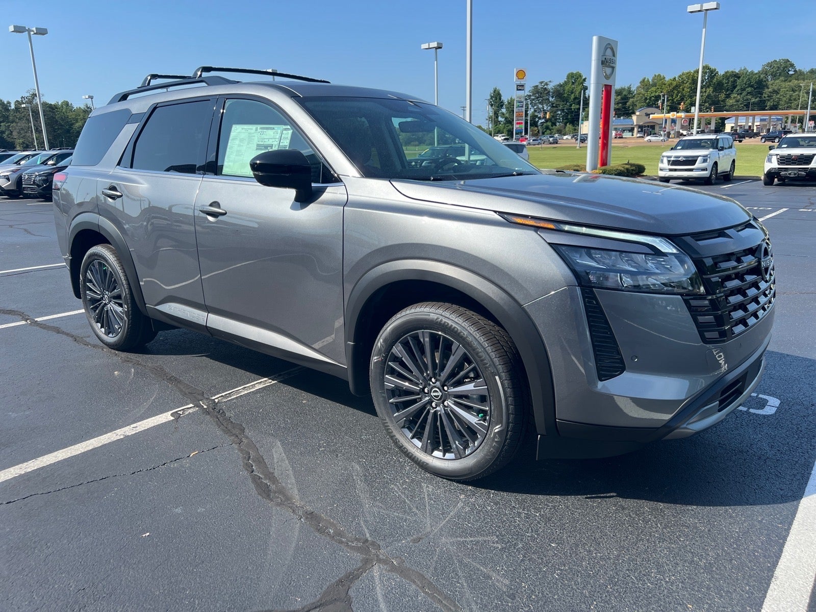 2026 Nissan Pathfinder SL