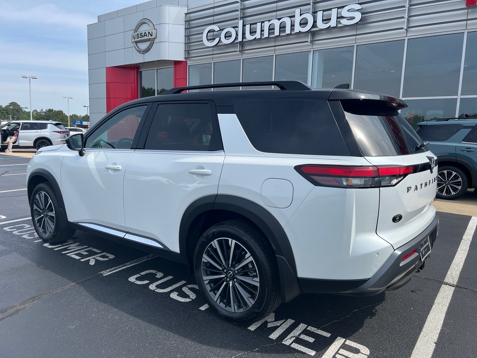 2026 Nissan Pathfinder Platinum