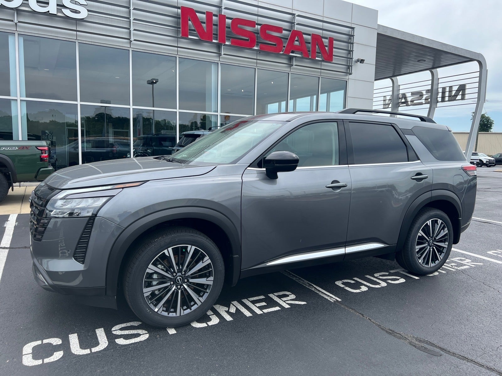 2026 Nissan Pathfinder Platinum