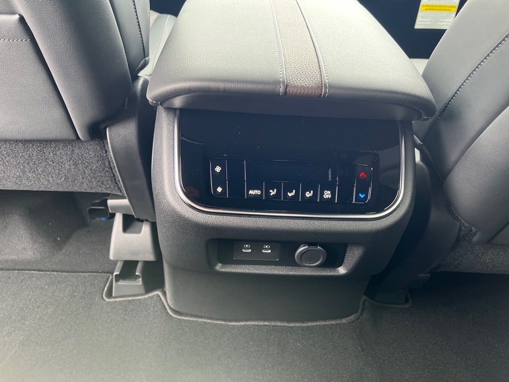 2025 Nissan Armada SL