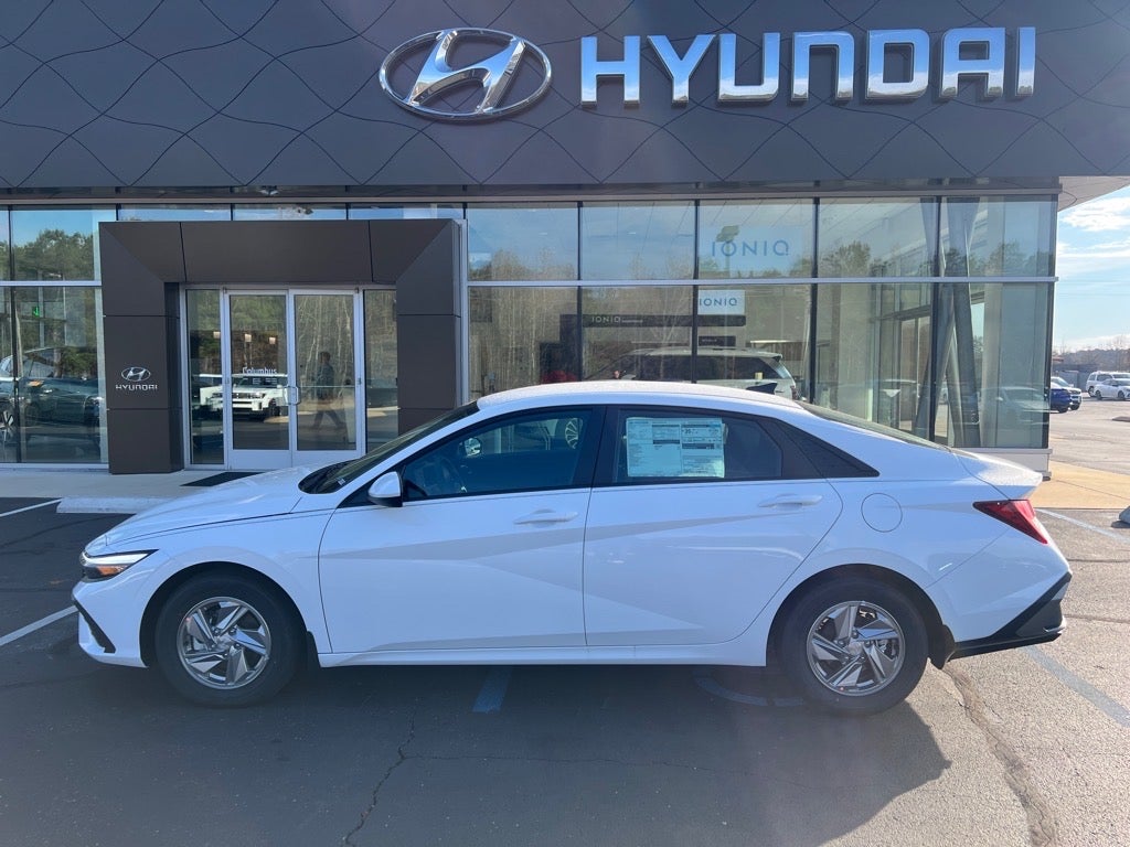 2026 Hyundai ELANTRA SE