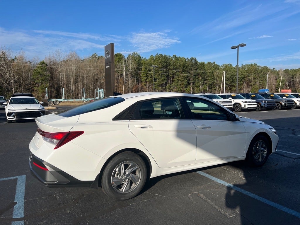 2026 Hyundai ELANTRA SE